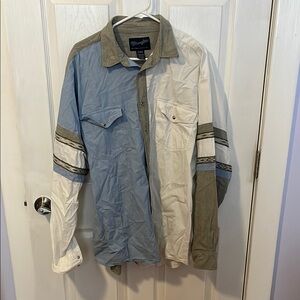 Wrangler Blue and White Casual Button Down Shirt